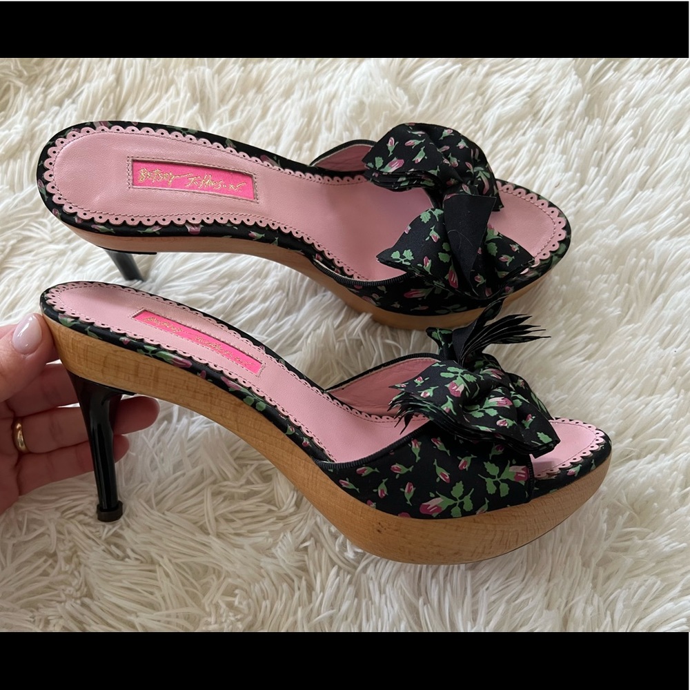 Betsey Johnson wooden Kitten Heels